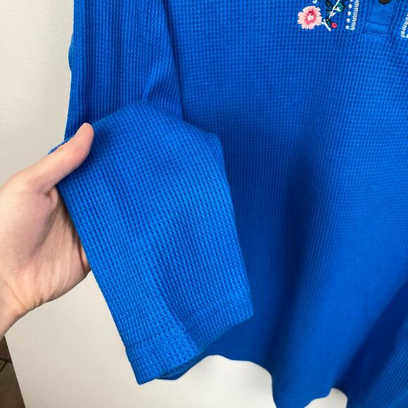 NWOT Woman Within 14-16 Blue Embroidered Thermal Waffle Knit Henley Cottage - Picture 5 of 8